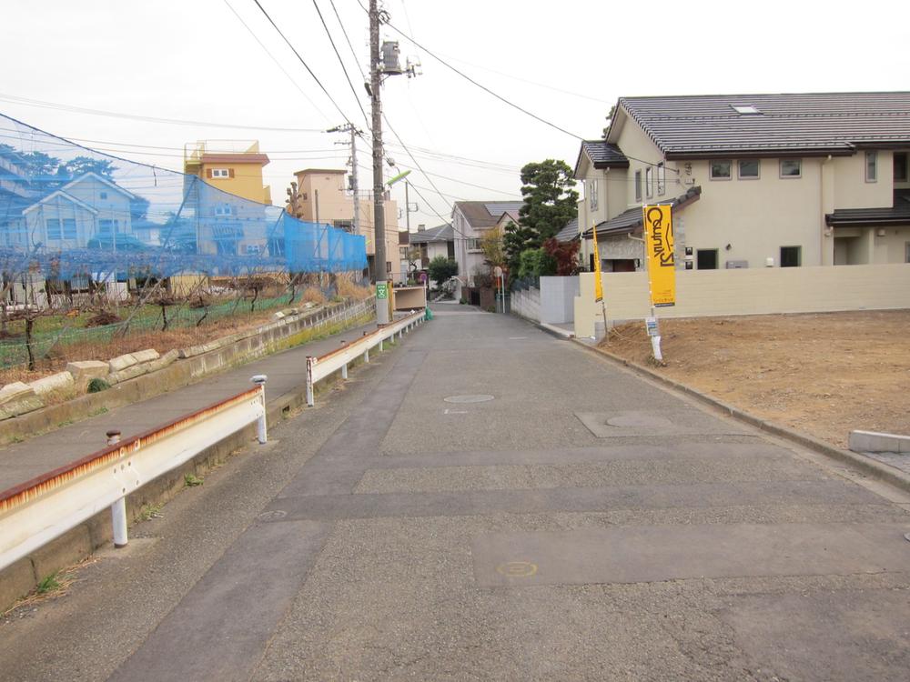 Local photos, including front road. Local (11 May 2013) Shooting