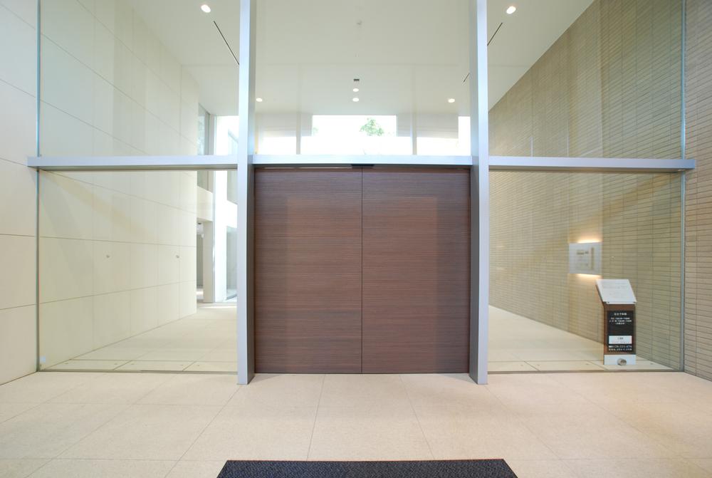 Entrance. Common areas