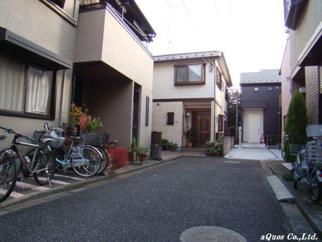 Local photos, including front road. Local (11 May 2013) Shooting