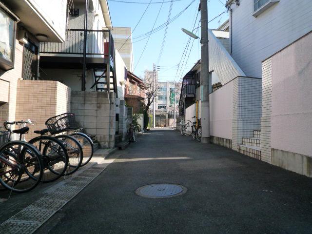 Local photos, including front road. Local (April 2012) shooting