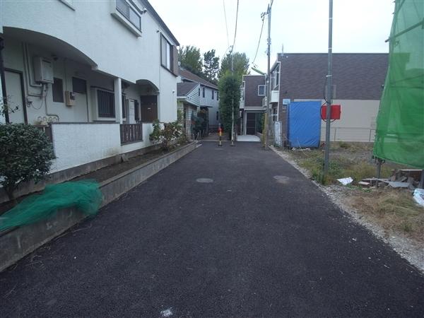 Local photos, including front road. Front road 2013 / 11 shooting