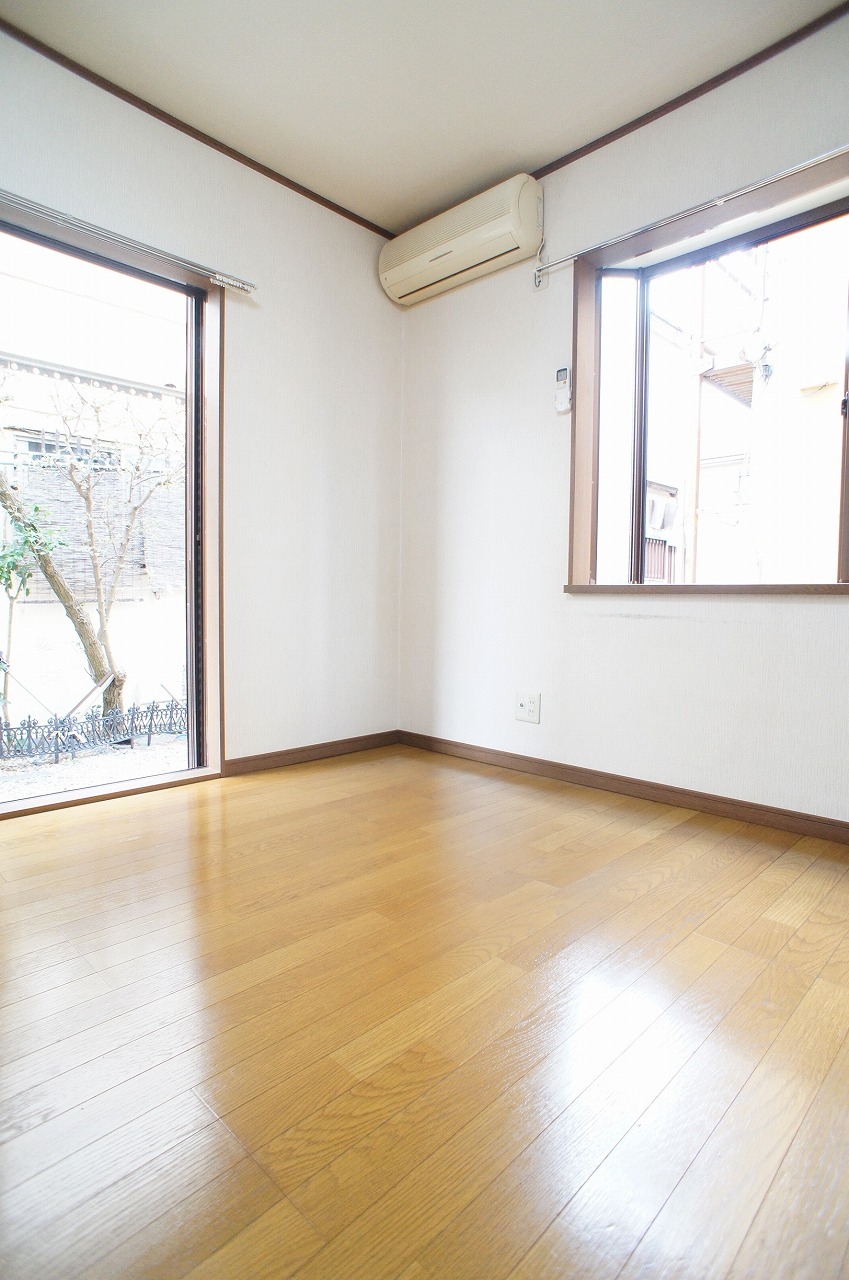 Living and room. Ahead of the terrace is south-facing window!