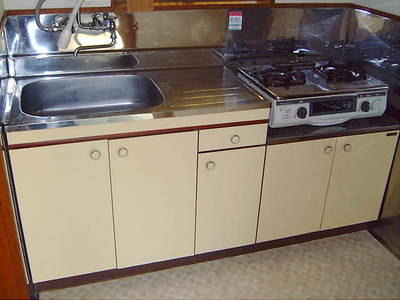 Kitchen. There chopping board space