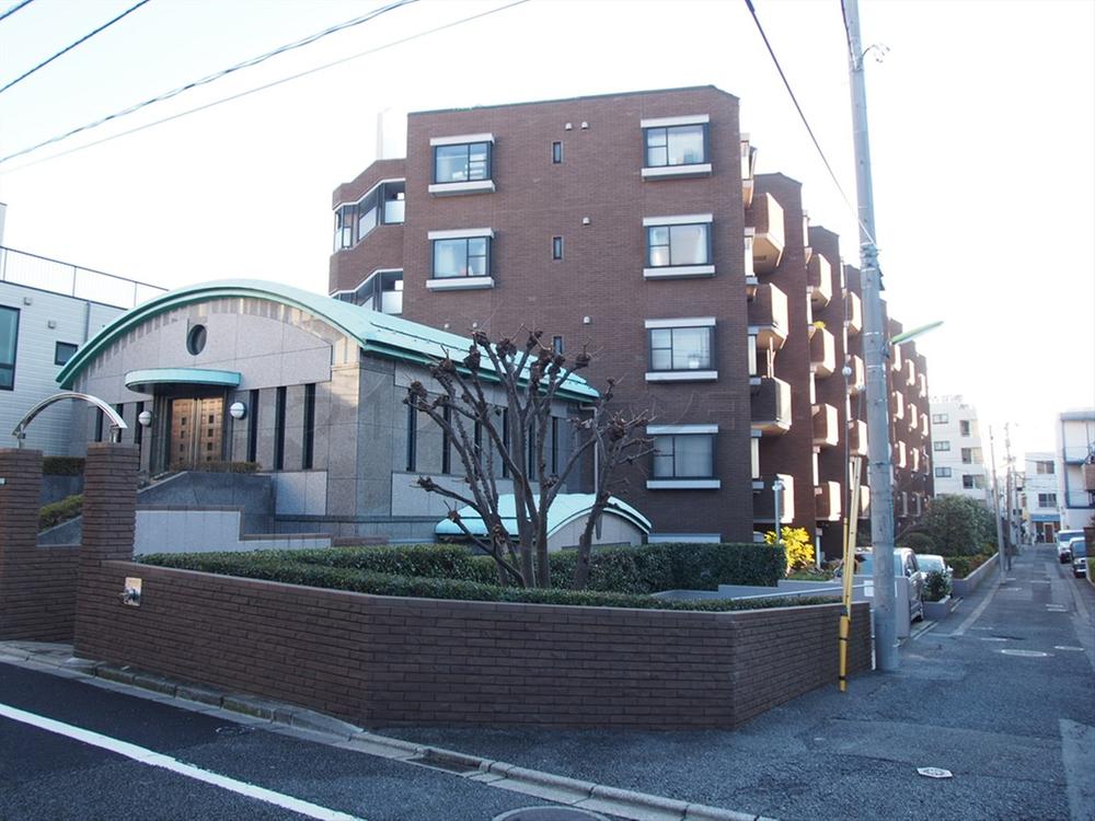 Local appearance photo. Local (12 May 2013) Shooting