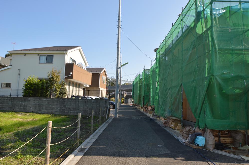 Local photos, including front road. A quiet town