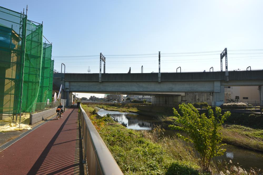 Local photos, including front road. Good views and sense of openness