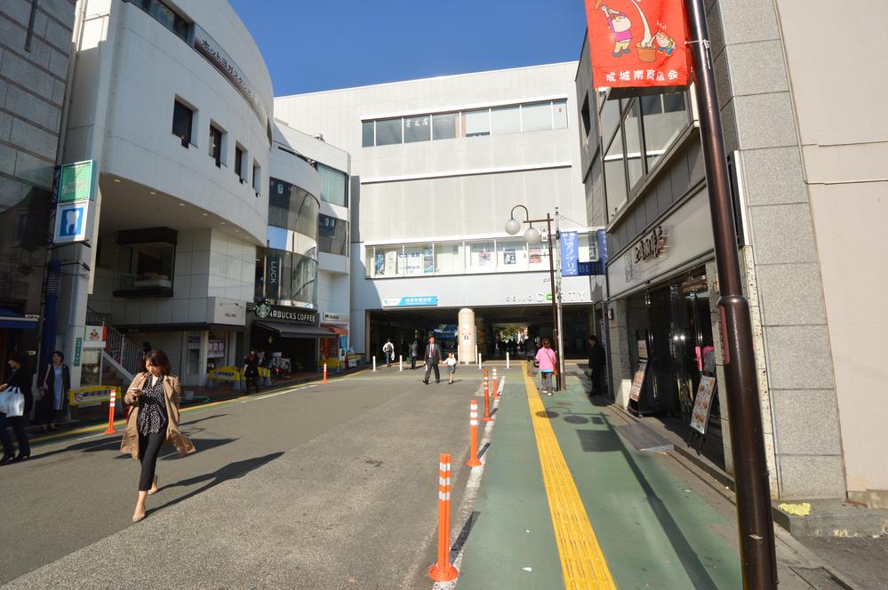 station. Seijogakuen to the station 500m