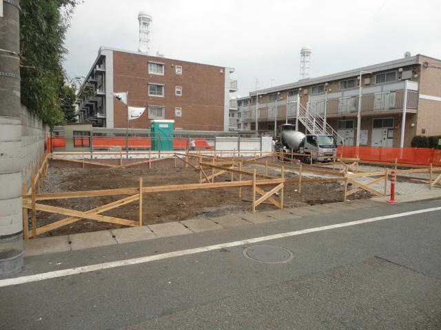 Local appearance photo. local ・ Building before (July 2013) Shooting Left: 1 Building, Right: Building 2