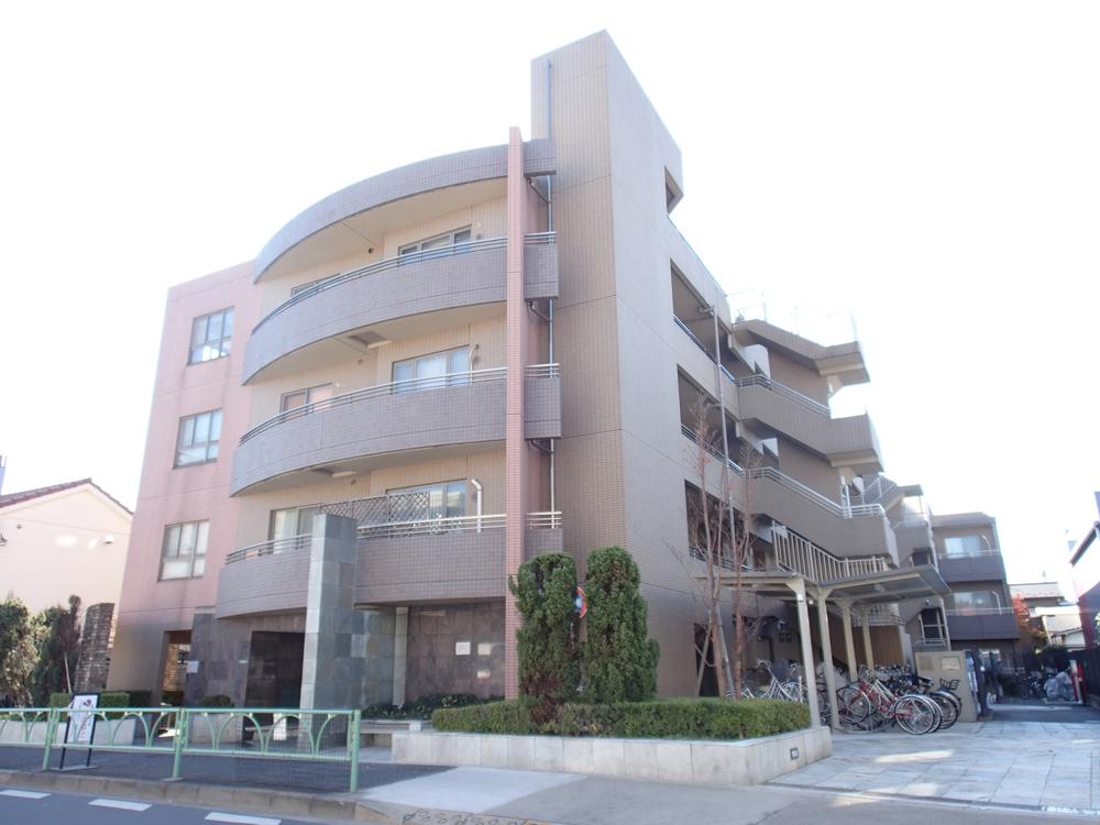 Local appearance photo. Local (11 May 2013) Shooting