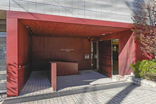 Entrance. Sublime apartment entrance before Hall