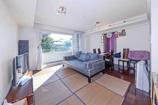 Living. Because there is a wide opening in the southeast side, We have made and in the living room with a feeling of opening to insert the morning sun.