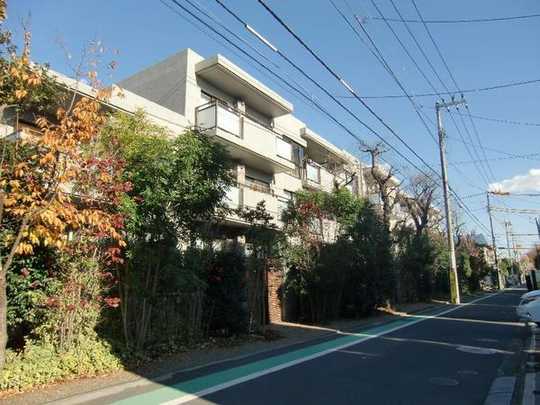 Local appearance photo. The building exterior is a picture. 2013 December shooting