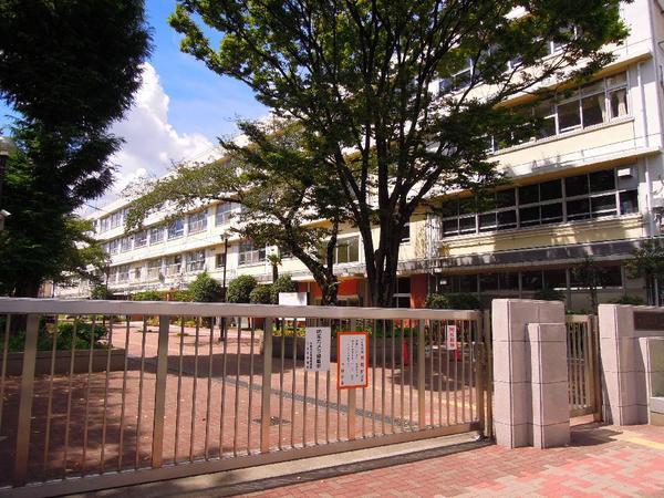 Junior high school. Mishuku 550m until junior high school