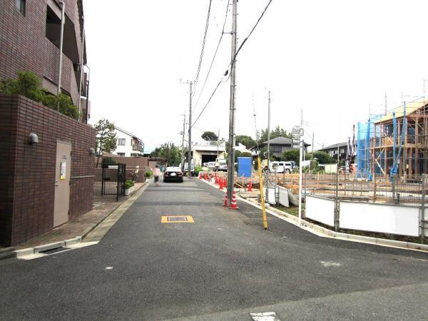 Local photos, including front road. Frontal road