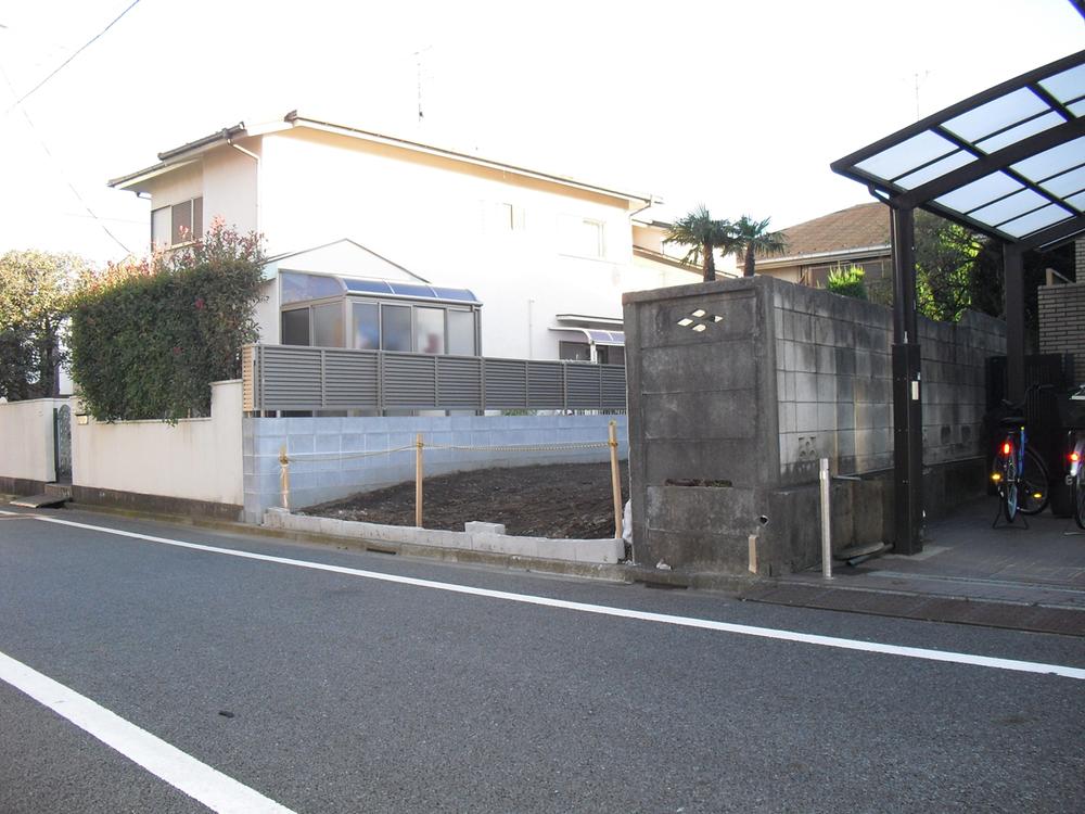 Local photos, including front road. Local (11 May 2013) Shooting