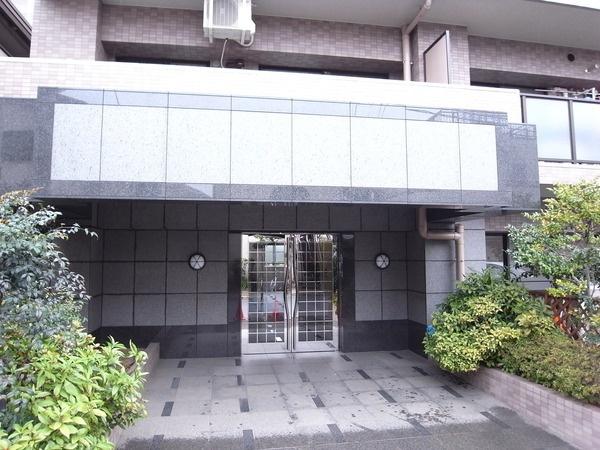 Entrance. Inlet portion