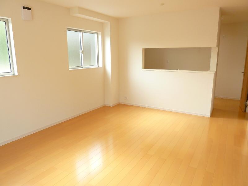 Same specifications photos (living). Seller construction cases _ living