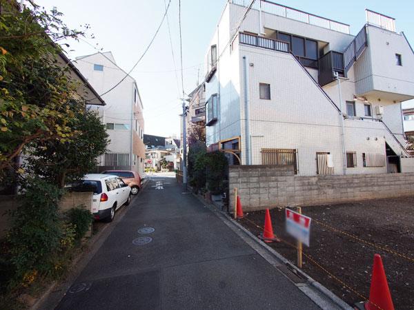 Local photos, including front road. Frontal road