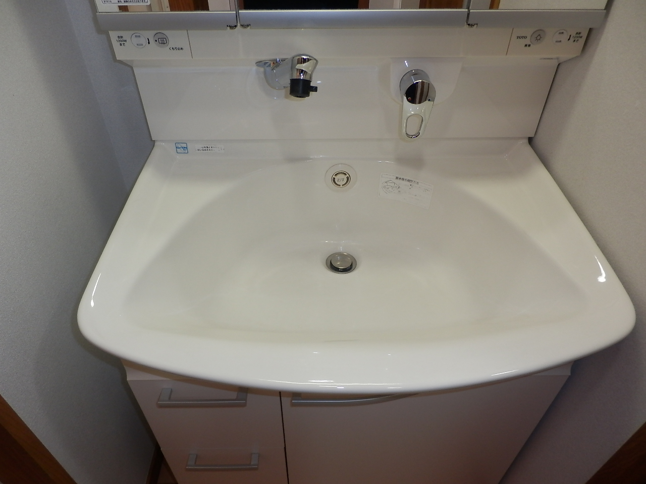 Washroom. It comes with a happy independent wash basin ☆