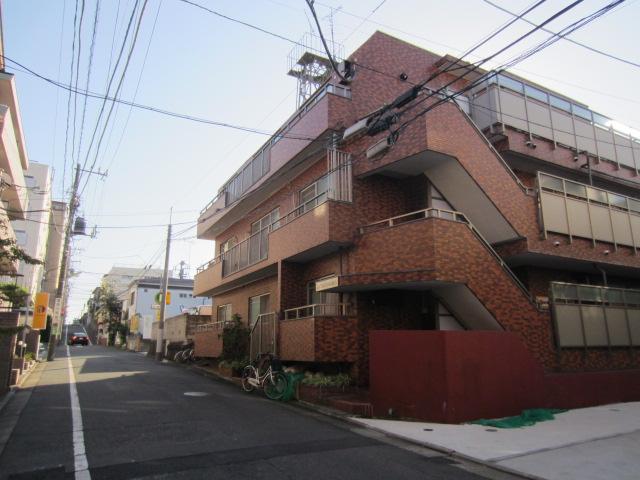 Local appearance photo. Local (10 May 2013) Shooting