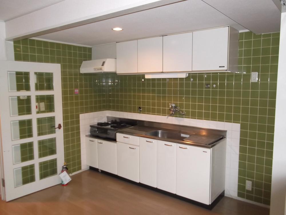 Kitchen. Indoor (10 May 2013) Shooting