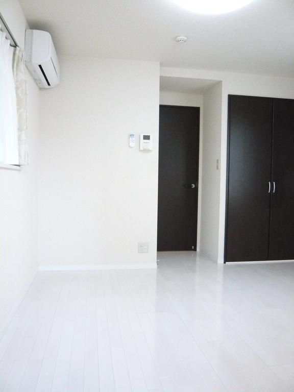 Living and room. Day in the corner room ・ Lighting pat ☆