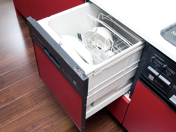 Kitchen.  [Dishwasher] Terms of dishwashing can be easily, A dishwasher with a sanitary and water-saving effect was standard equipment.