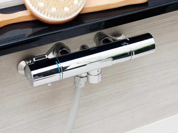 Bathing-wash room.  [Mixing faucet with thermostat] It can be easily operated with one hand, It has adopted a mixed faucet with a thermostat that can be adjusted to the temperature of your choice.