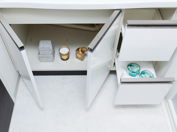 Bathing-wash room.  [Vanity storage] Available in the cabinet, such as towels and cleaning products can be stored. The also vanity under the base was also ensured health meter yard.