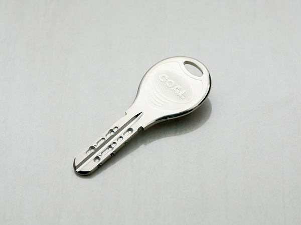 Security.  [Dimple cylinder lock] It adopted a dimple key there is a high resistance to incorrect lock picking, etc.. Is an excellent reversible type in operability.