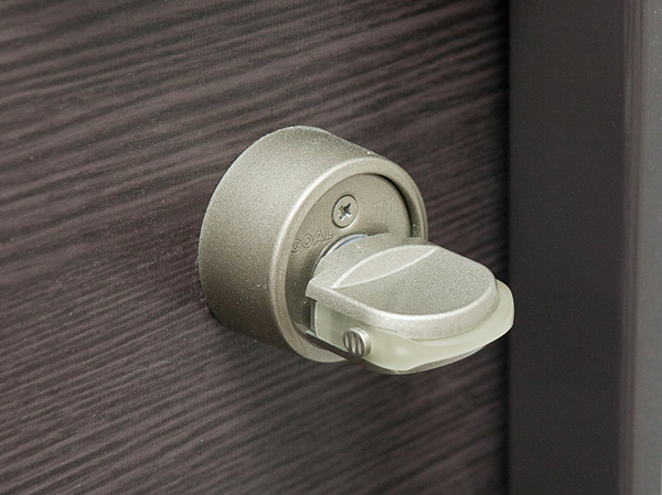 Security.  [Crime prevention thumb turn (switch type thumb)] Even for modus operandi of "thumb turning" that by turning the knob from the external equipment, etc. is unlocked, And it exhibits a high crime prevention.