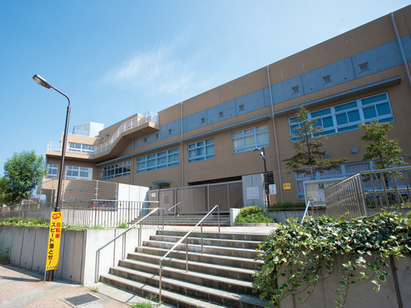 Surrounding environment. Kyuden elementary school (a 5-minute walk / About 400m)