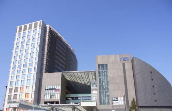 Streets around. 1020m RISE to the periphery of the city skyline