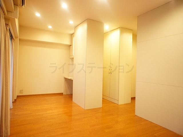 Living. Local (November 25) shooting