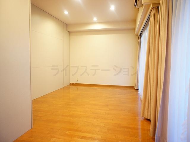 Living. Local (November 25) shooting