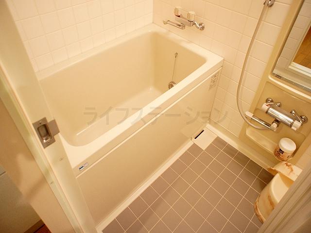 Bathroom. Local (November 25) shooting