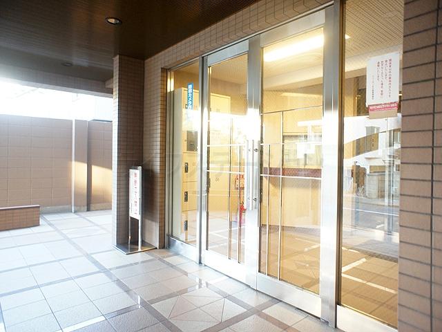 Entrance. Common areas