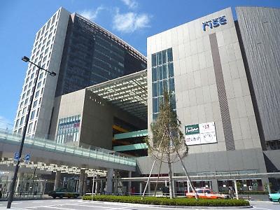 Shopping centre. 720m to rise shopping mall