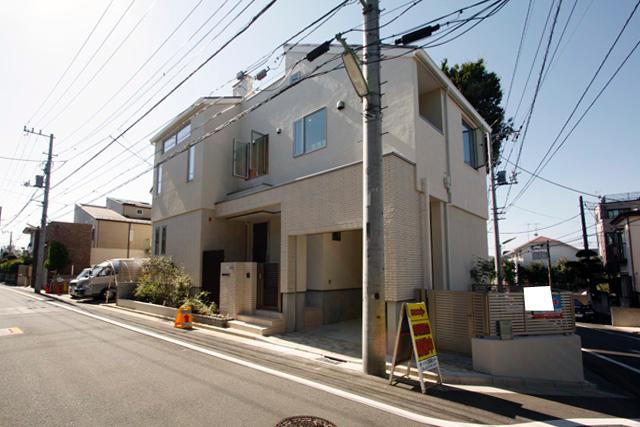 Local appearance photo. B Building