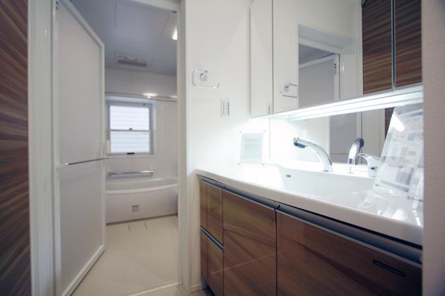 Wash basin, toilet. B Building