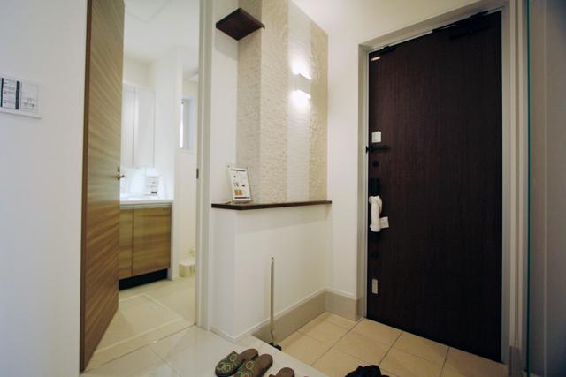 Entrance. B Building