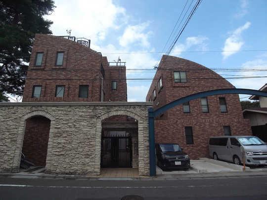 Local appearance photo. Is the appearance that there is a profound feeling.