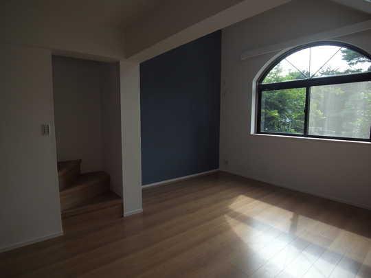 Living. The LDK there is a contrivance of the interior such as the atrium and accents Cross.