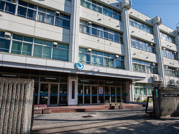 Surrounding environment. Funabashi Kibougaoka junior high school (about 1180m / A 15-minute walk)