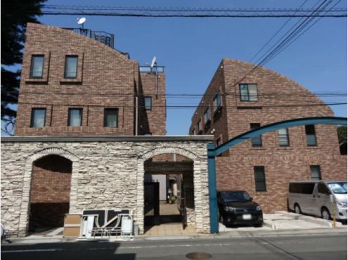 Local appearance photo. Stylish appearance.