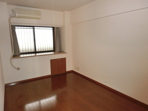 Other room space. The north side of the Western-style 6.3-mat curtain is no performance guarantee