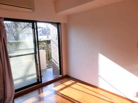 Other room space. Western-style 5 tatami curtain is no performance guarantee