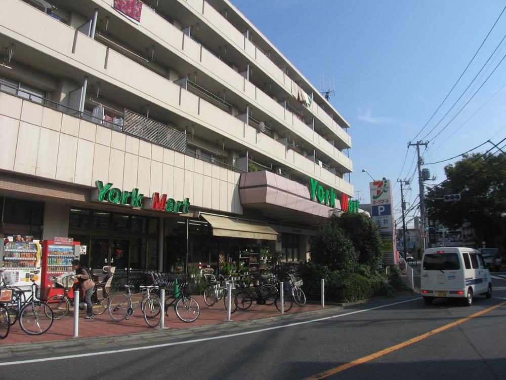 Supermarket. 600m to York Mart