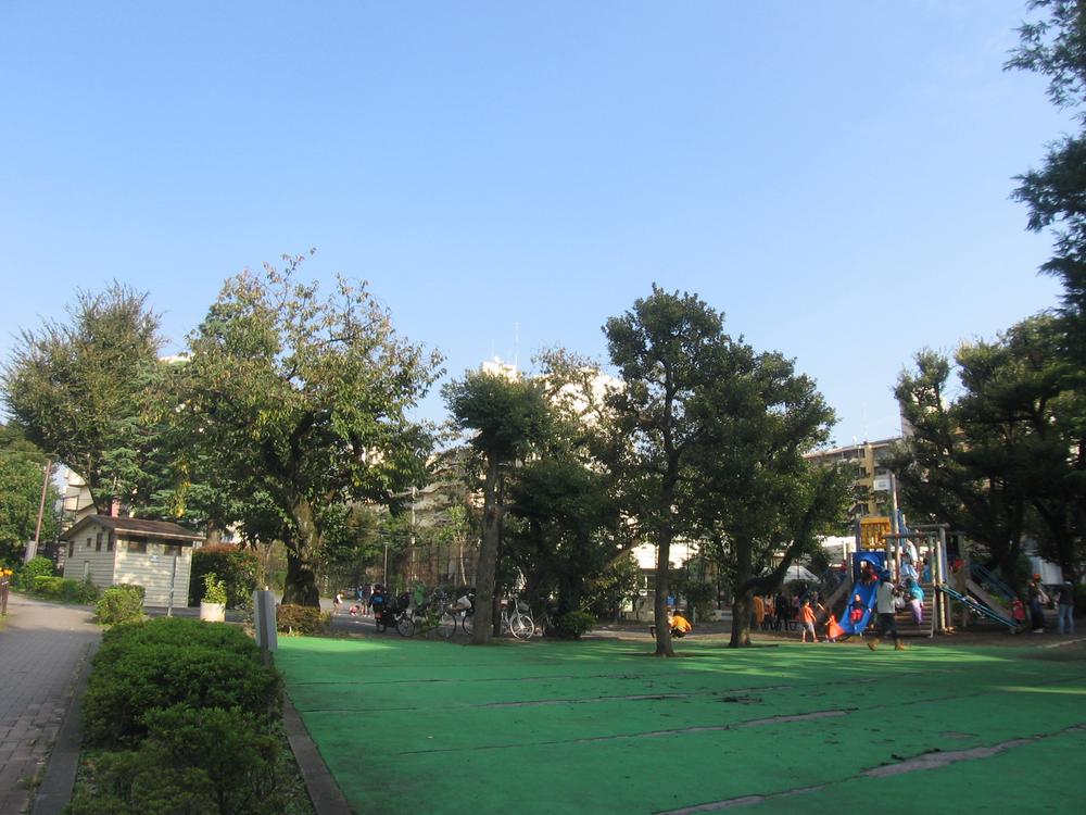 park. 350m to bridge children's house