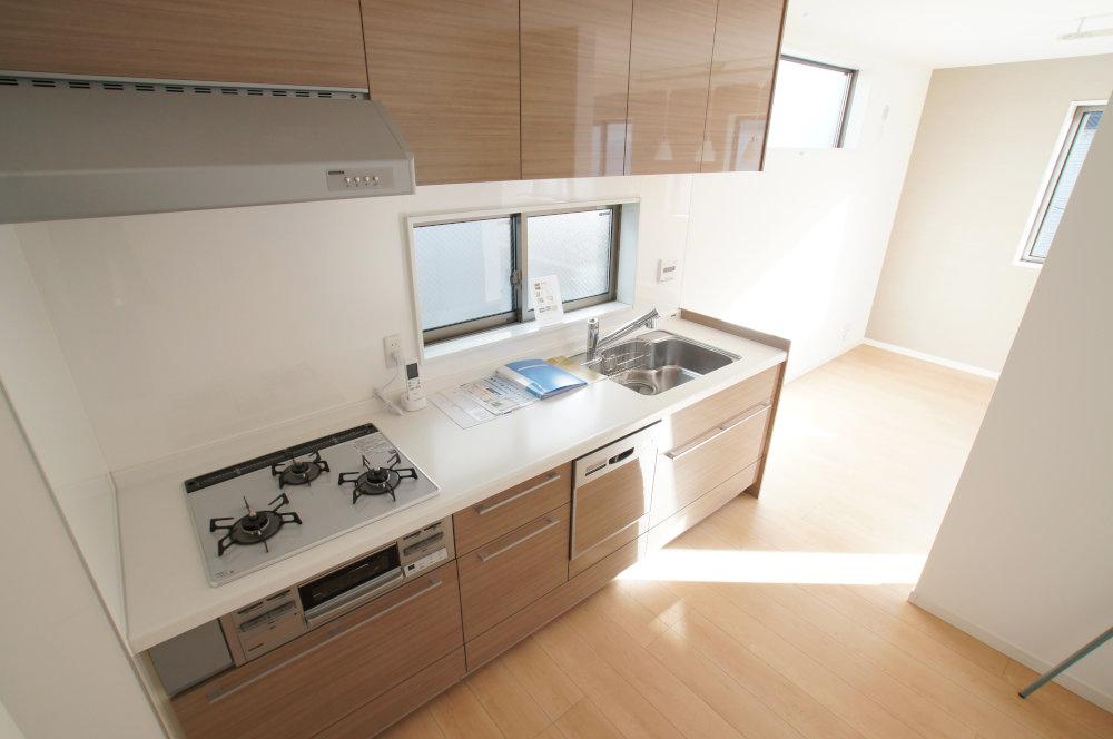 Kitchen. Dishwasher ・ It is a water purifier systems with kitchen. 